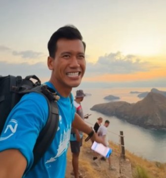 Pengunjung Pulau Padar. (Instagram @harivalzayuka)